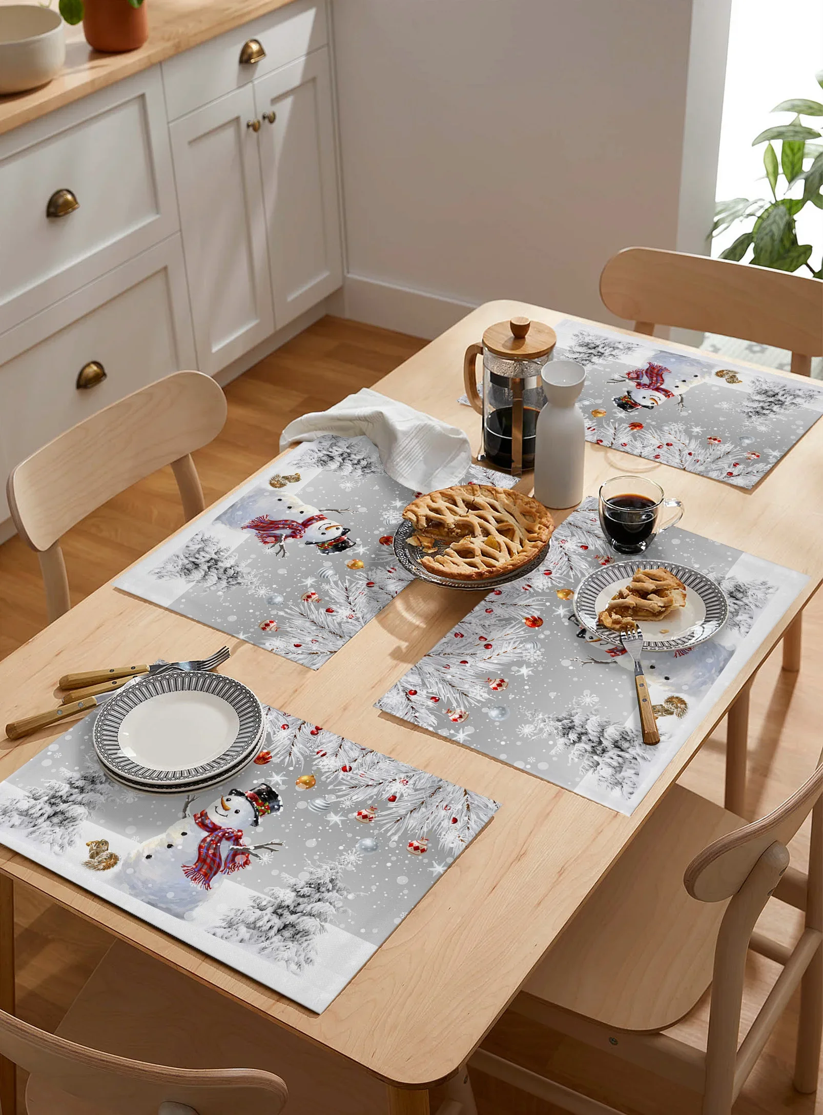 4PCS คริสต์มาสเงิน FIR ใบ Snowman Placemats ผ้าลินินโต๊ะรับประทานอาหาร Mats Coaster ชามถ้วยกาแฟห้องครัวตกแต่งบ้าน