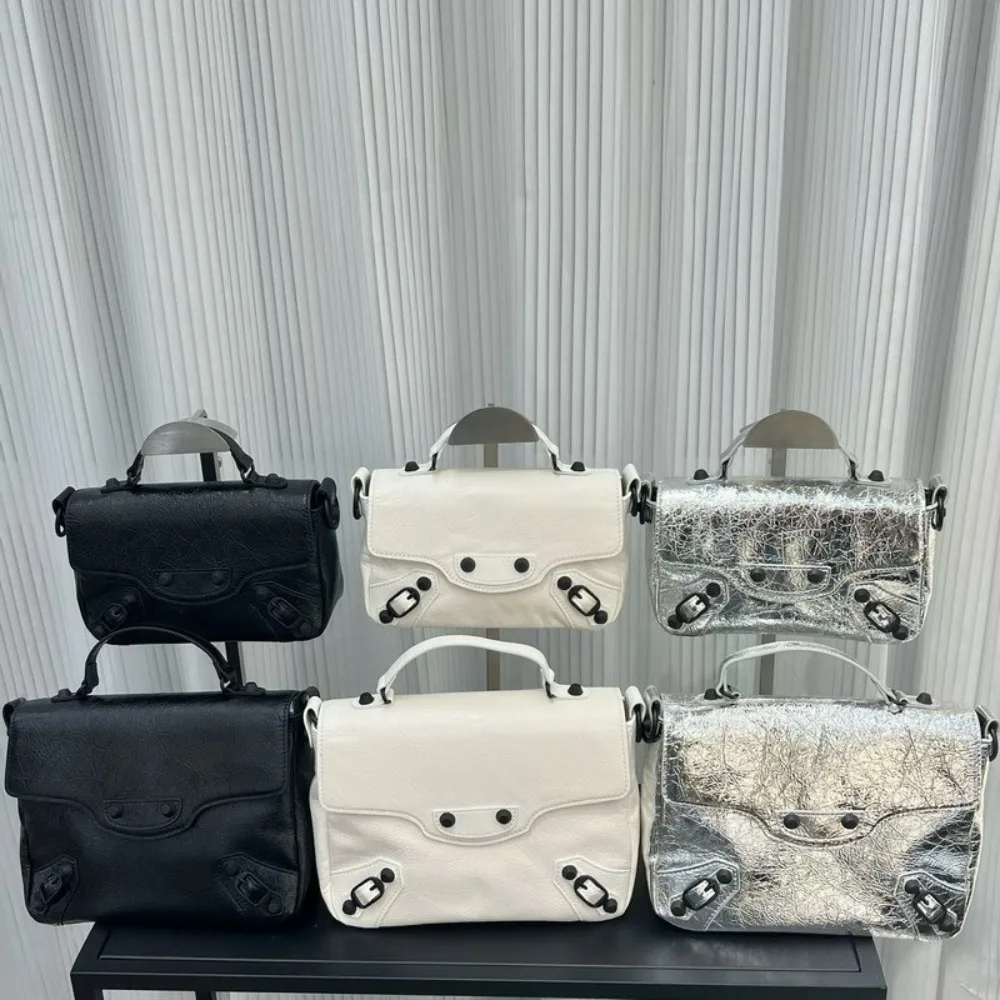 2026 Locomotive Flip Top Layer Oil Wax Cowhide Messenger Bag Rivet Shoulder Messenger Leather Women's Bag Casual Versatile