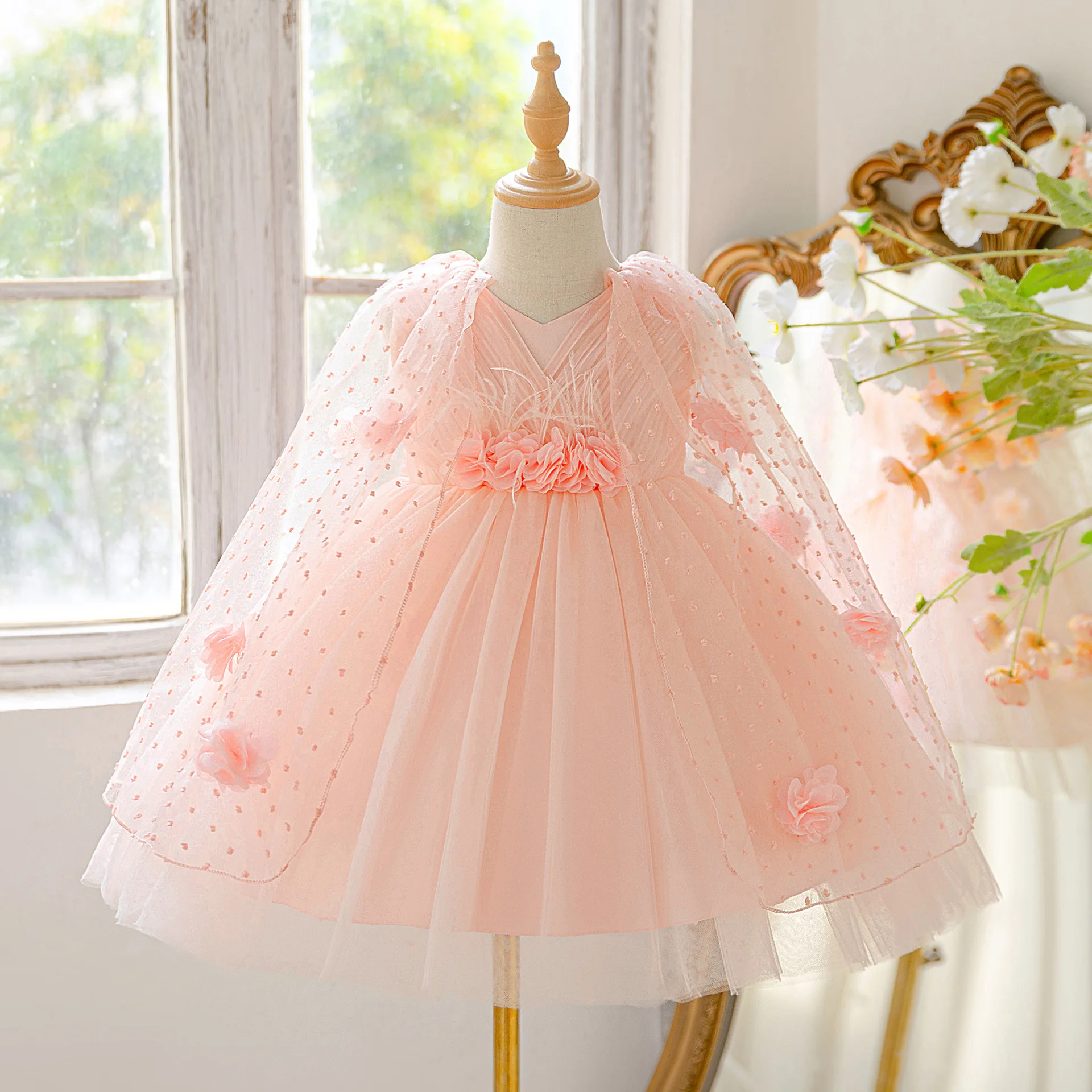 

2025 New Style Kids' Princess Dress with Tulle Cape - Puffy Gown for Baby's Birthday Parties