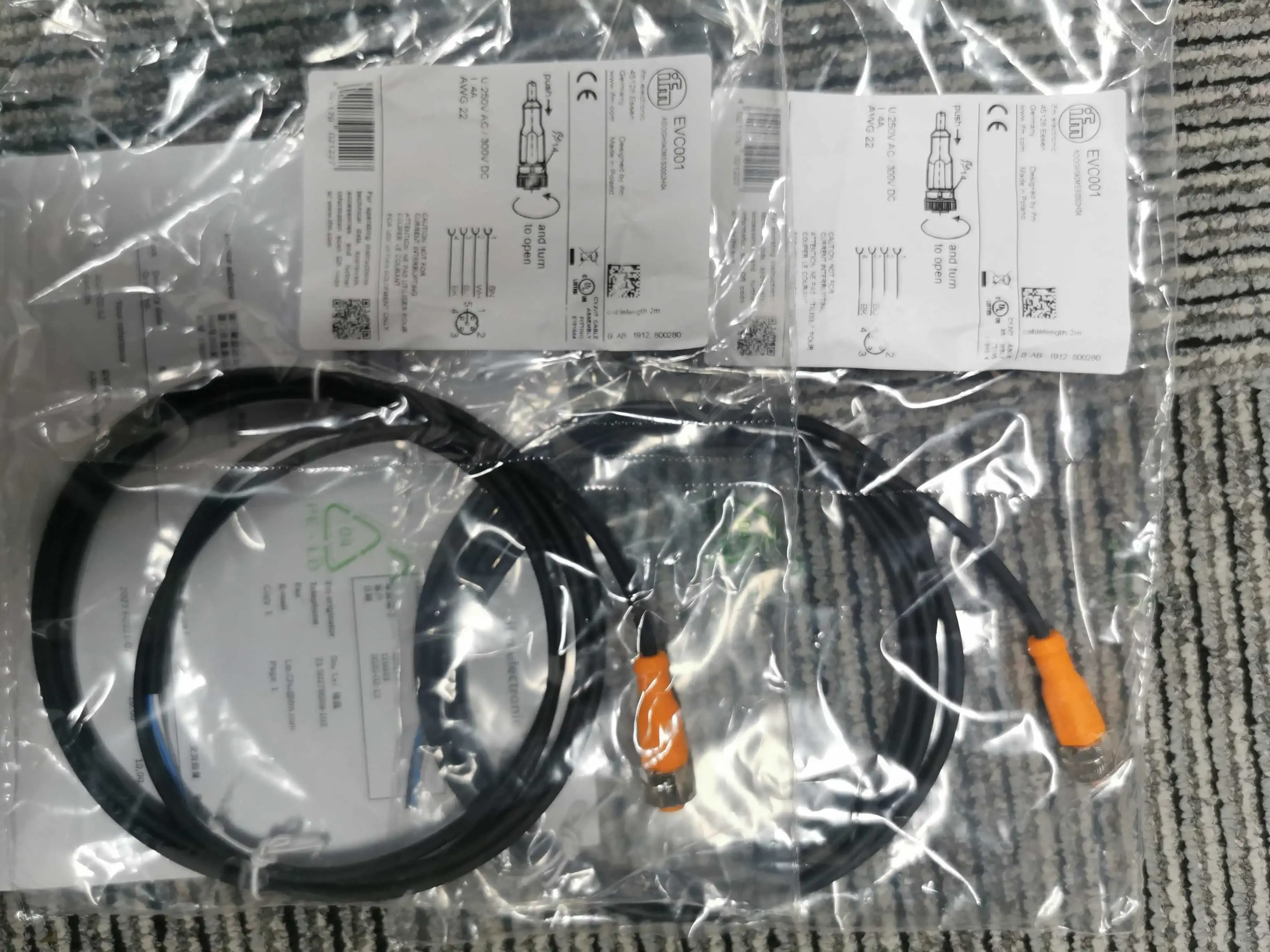 

5 шт. новые оригинальные кабели IFM EVC005