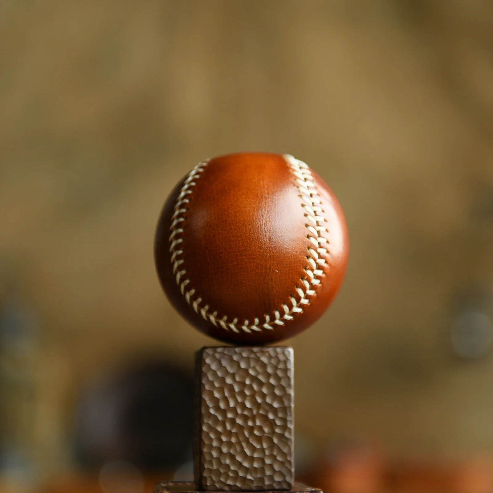 Handmade cowhide solid baseball, imported first-layer vegetable tanned cowhide, hand-stitched gift ornament