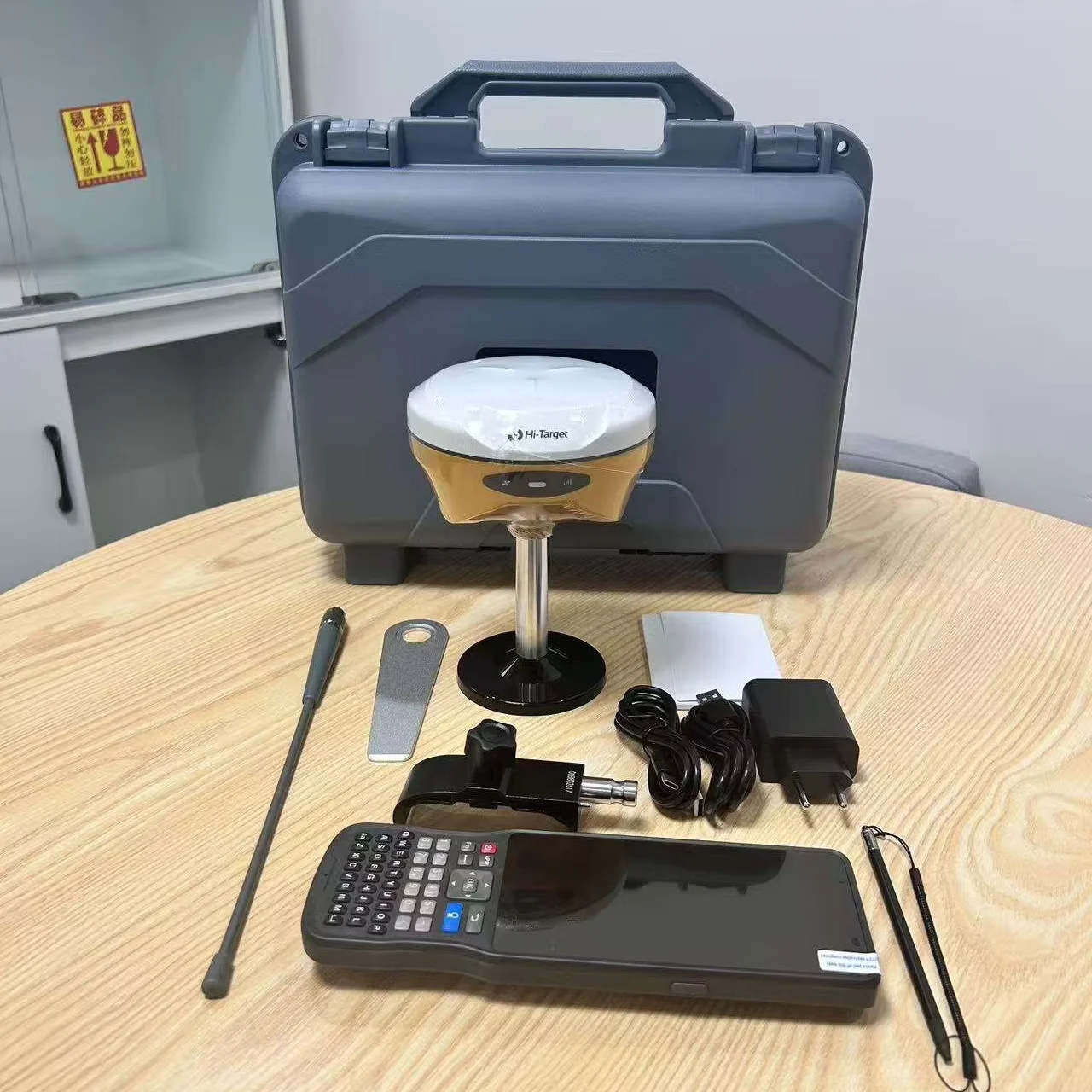 Hi Performance Hi Target V500 1408 Channels Gnss Receiver Rtk Surveying Equipment