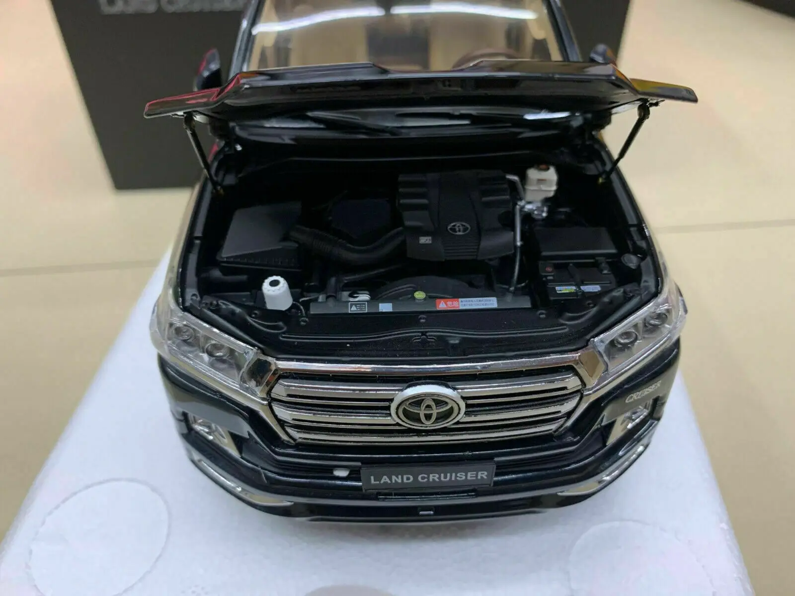 Keng Fai Land Cruiser Black 1:18 Scale DieCast Limited Edition High-Quality Model SUV