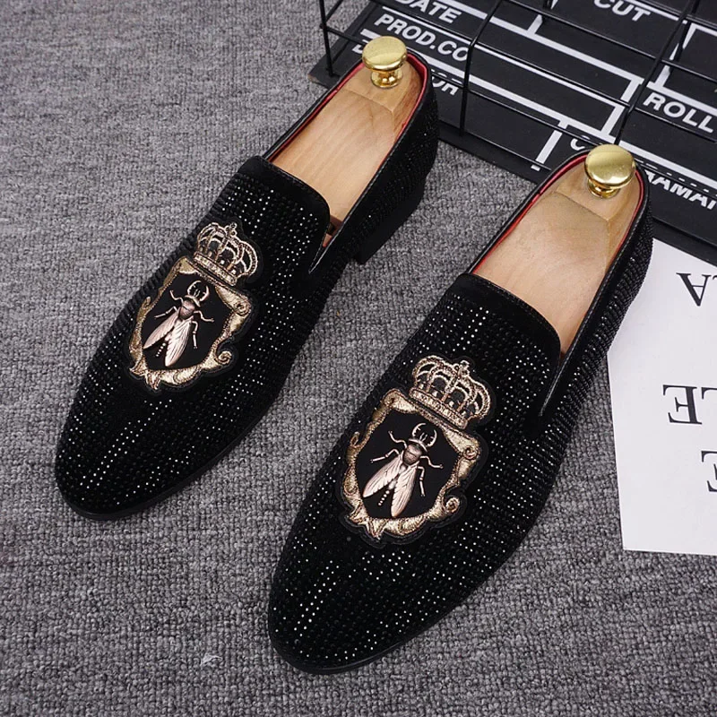 New Shoes for Men Leather Casual Shoes Luxury Pointed Toe Party Dress Shoes Street Trend Slip-on Rhinestone Crown Loafers