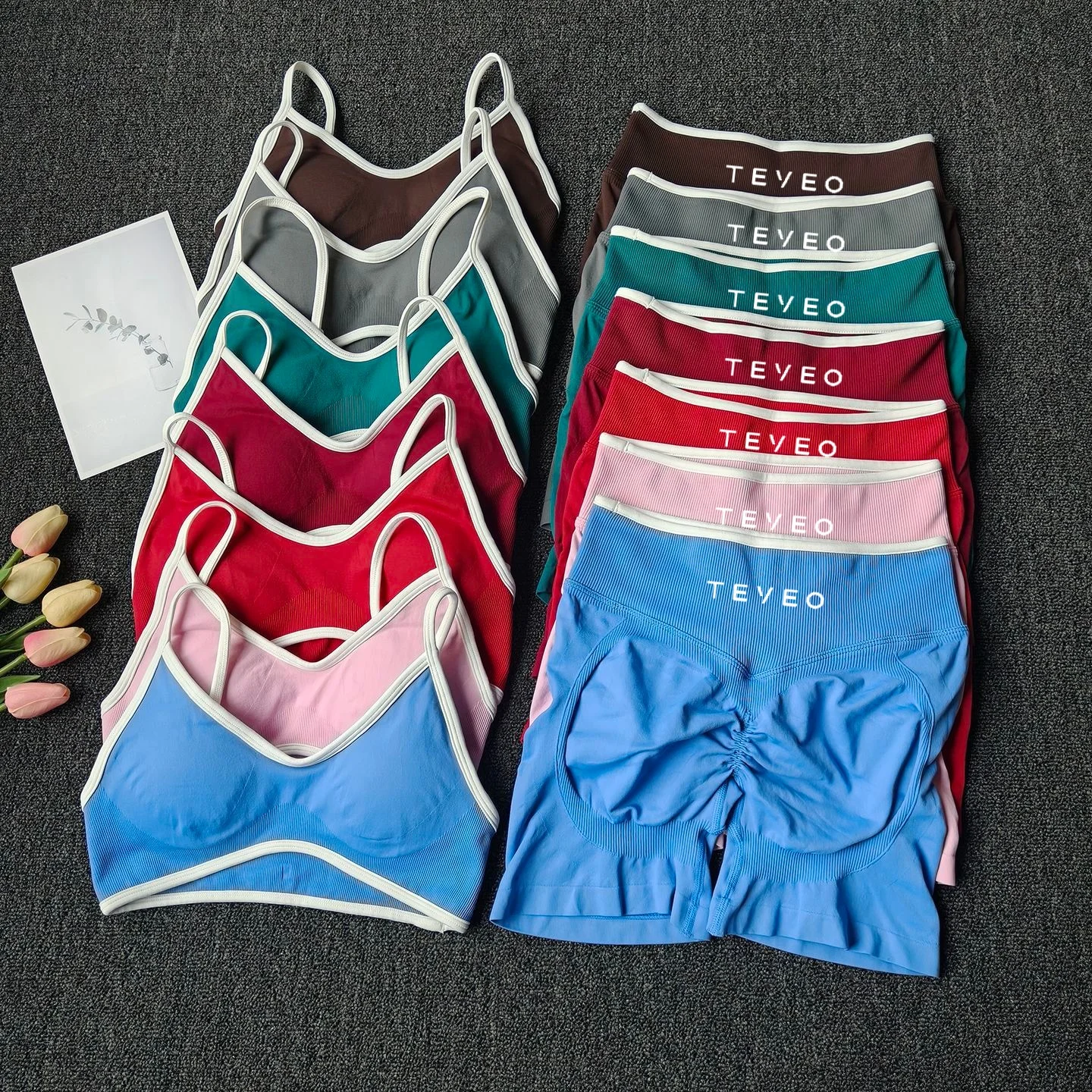 TEVEO 2 قطعة السراويل اليوغا الرياضية النسائية اللياقة البدنية الدراجات السراويل الرياضية المرنة إشعال نحت Scrunch قصيرة اليوغا الصدرية مجموعة طماق