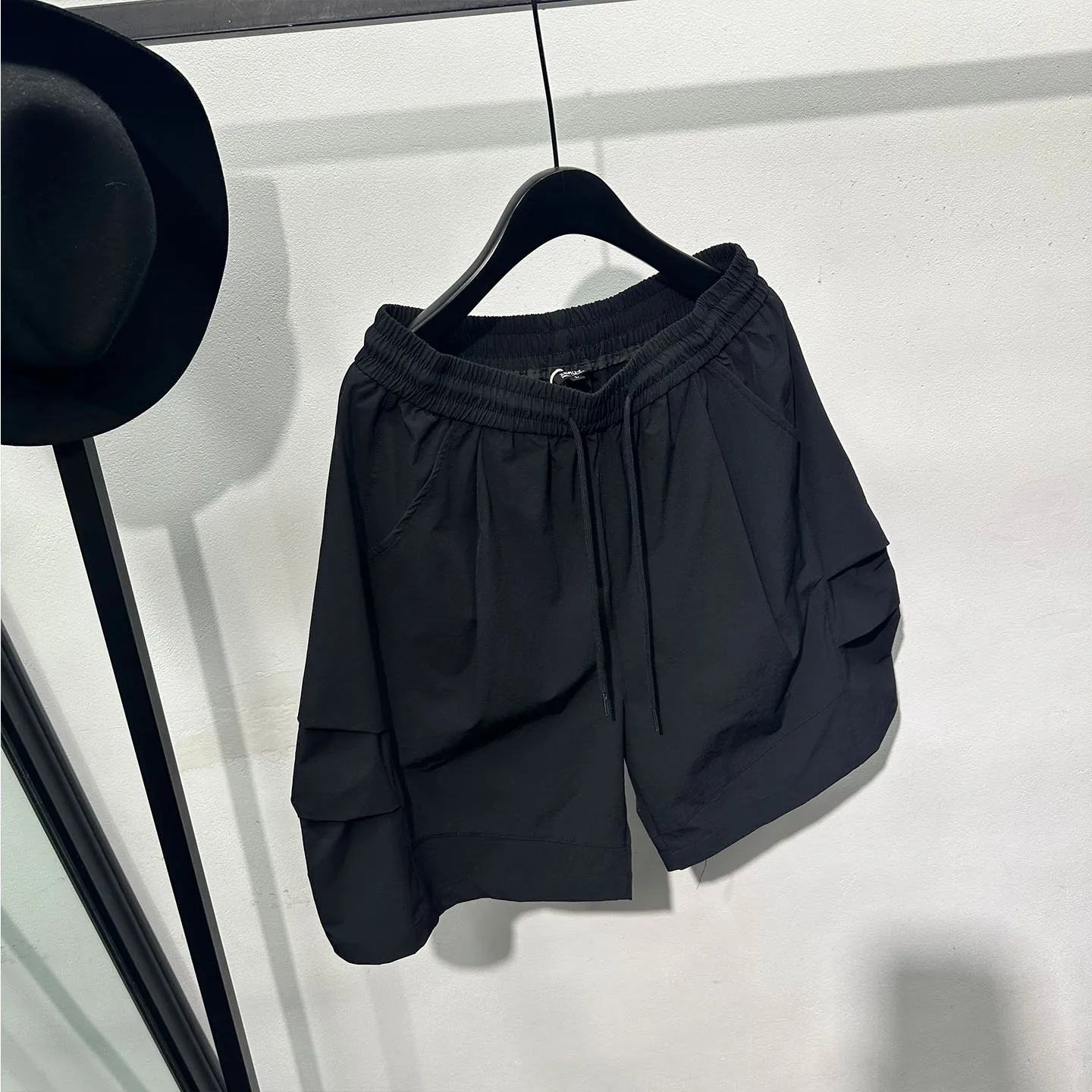 Avant-Garde Workwear Pleated Shorts Men's Loose All-Match Quick-Drying Knee Length Pants Black Drawstring Casual Fashion