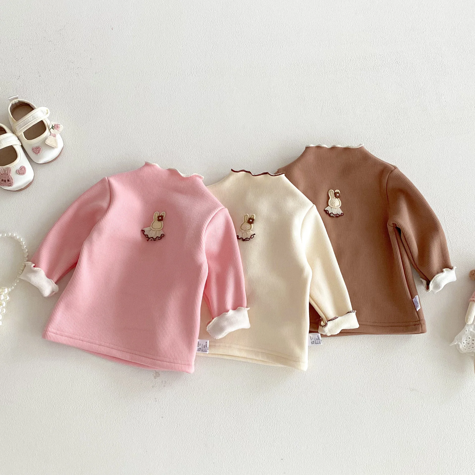 2025, Baby-T-Shirt, langärmelig, Herbst/Winter, Cartoon, kleines Kaninchen, süßes Mädchen, vielseitiger halbhoher Kragen mit Samt für Mädchen