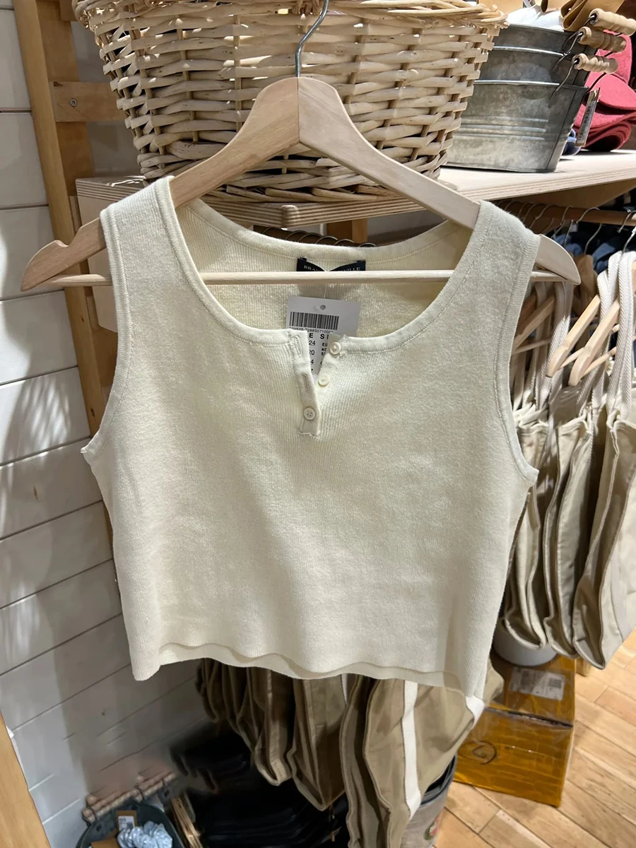 Three Buttons Knitted Cropped Camis Women Round Neck Sleeveless Cotton Tank Tops Summer Casual Simple Solid Crop Top Y2k Clothes image 3