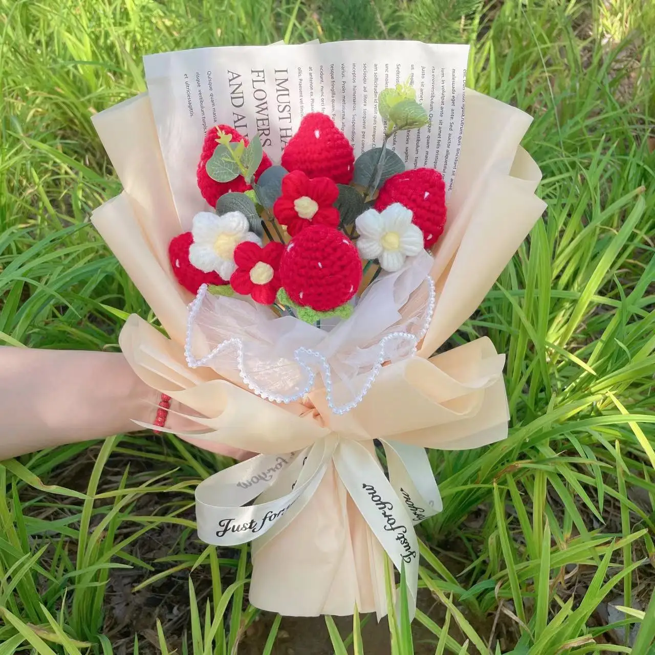 Artificial Crochet Strawberry Sunflower Stuffed Plants Finished Knitted Flowers Bouquets Valentine Birthday Graduation Gifts 꽃인형