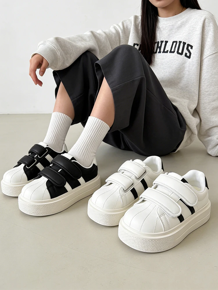 Women's Thick Bottom Sneakers 2026 New Spring Casual Sports Flat Shoes Magic Tape Versatile Bread Shoes Dequn Shoes
