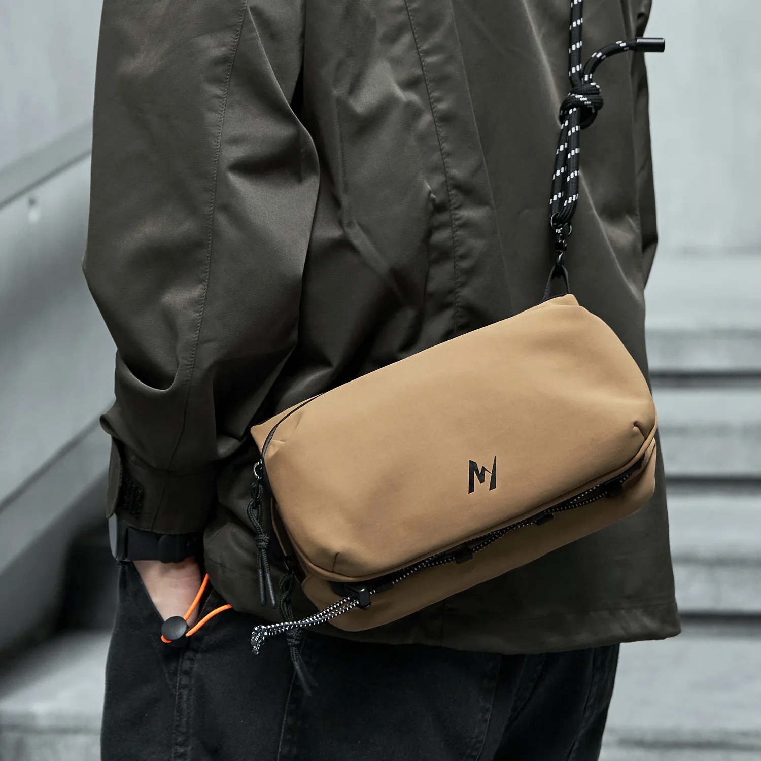 Multifunctional multi-pocket lightweight waterproof crossbody bag square men's and women's commuting shoulder backpack