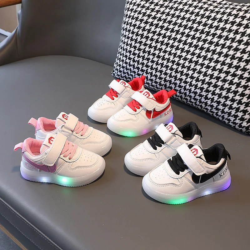 Scarpe da tavola sportive per ragazzi, scarpe per bambini a LED, scarpe bianche piccole casual da ragazza, suole morbide, scarpe antiscivolo e