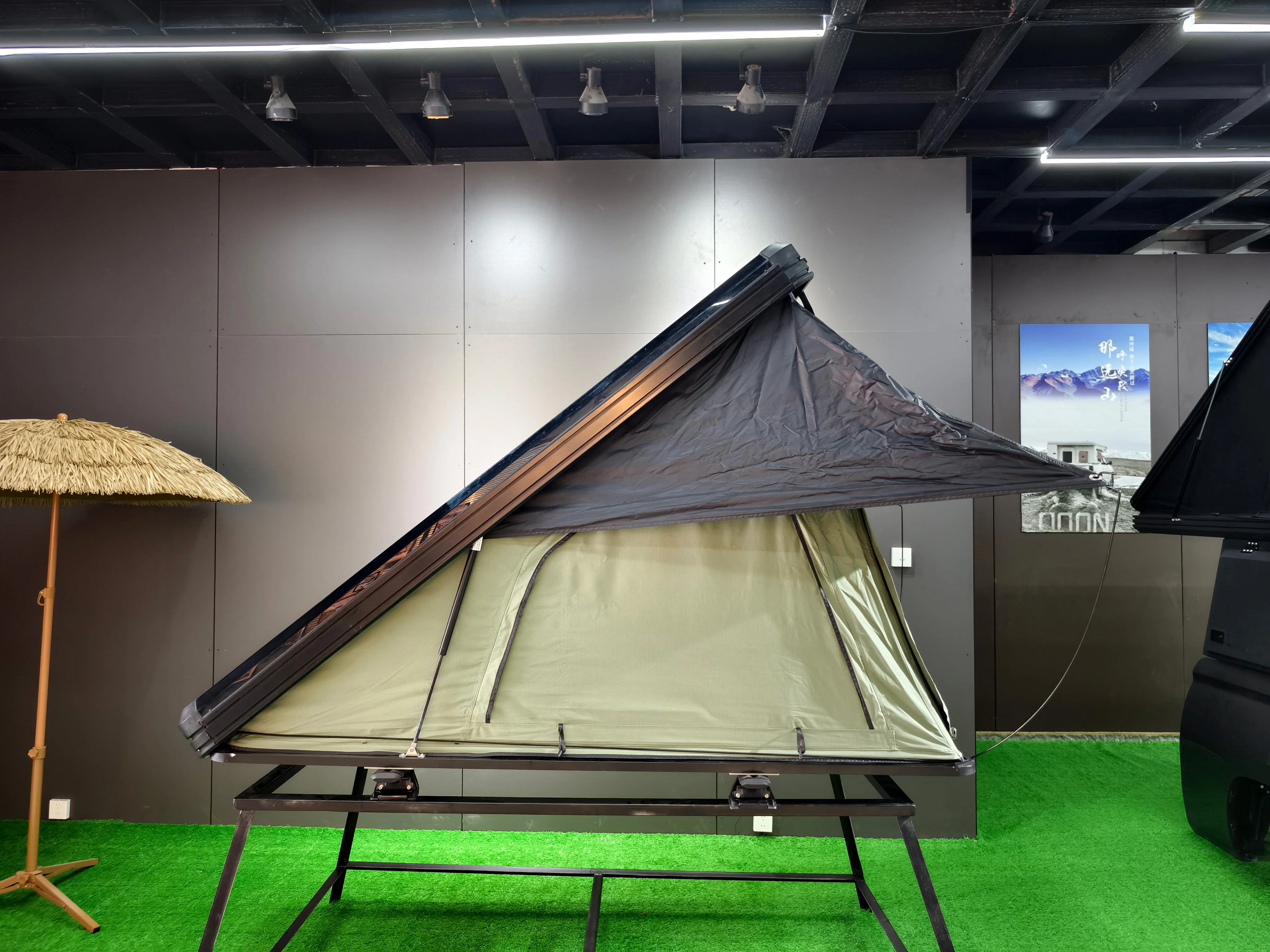 

Pionner Roof Top Tent Truck Camper with Hard Sided Shell Waterproof 3000mm One Bedroom 3-Season Use