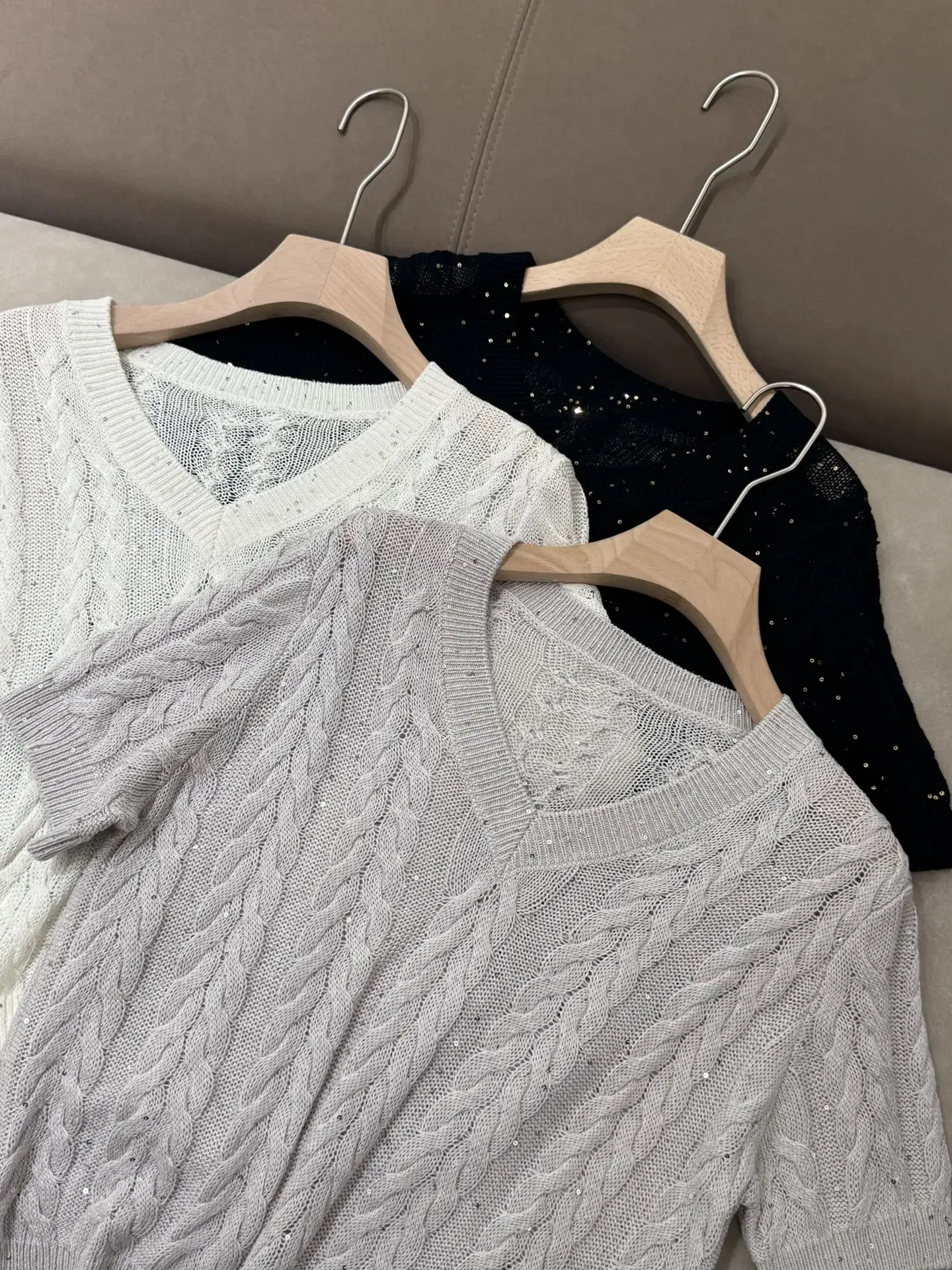

Women's Sequined Twisted Sweater V-Neck Short Sleeve 3-Color Fashion Female Knitted Pullover