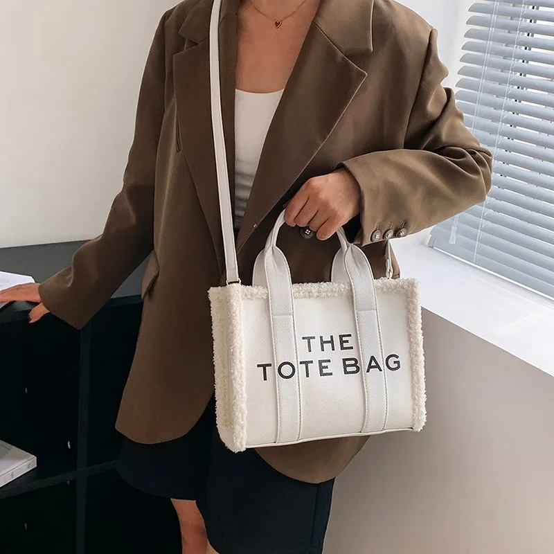 حقيبة كروس شتوية من جلد الغنم الصناعي لعام 2025، حقيبة حمل ناعمة لطيفة للنساء، محفظة كتف غامضة فريدة للتنقل اليومي