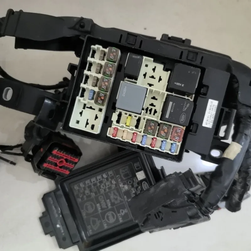 

Для Jaguar XFL XJ XF E/I/F/TYPE Range Rover Range Rover Sport Star Pulse Evoque Блок предохранителей 1 шт.