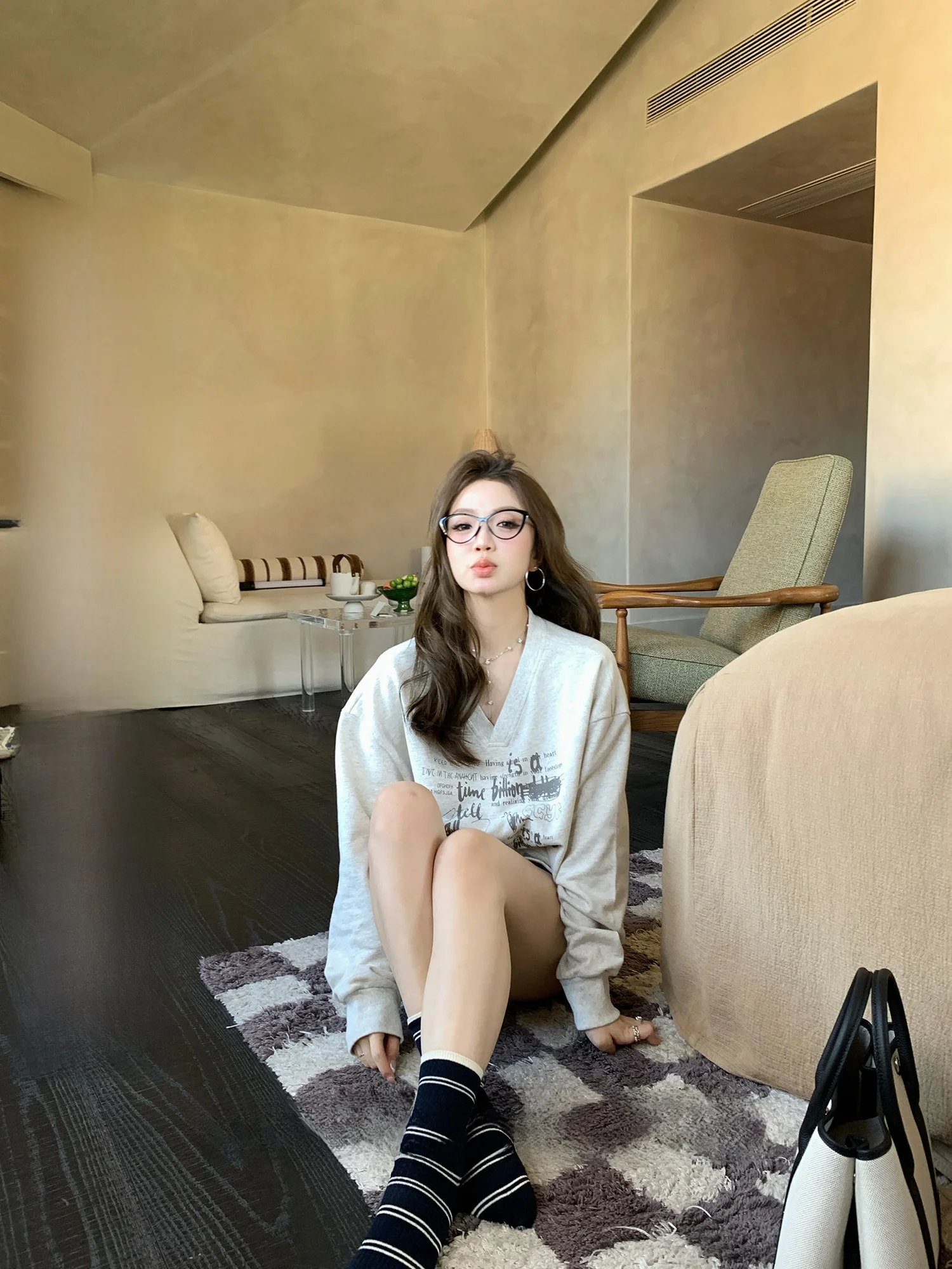 

Американский ретро-свитшот с V-образным вырезом, женский свободный топ с принтом, удобный, из смесового полиэстера и хлопка, с длинными рукавами, осенняя мода