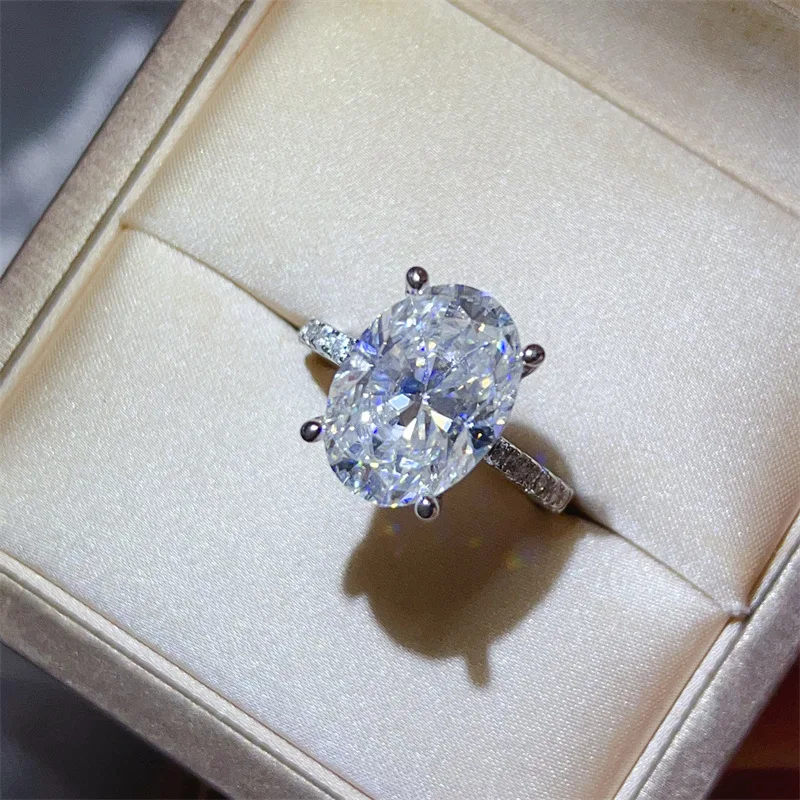 Gift Box Moissanite PT950 Platinum 8 Carat Oval Four-Claw Ring for Women, exquisite luxury jewelry as a thoughtful gift