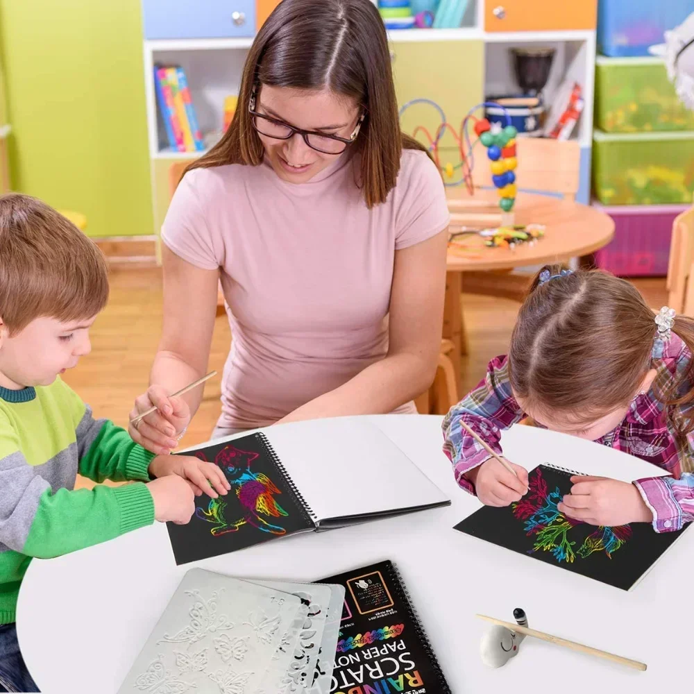 Regenbogen Magie Scratch Off Papier Set für Kinder Kunst Scrap ing Malerei Zeichnung Spielzeug DIY Graffiti Buch Montessori Lernspiel zeug