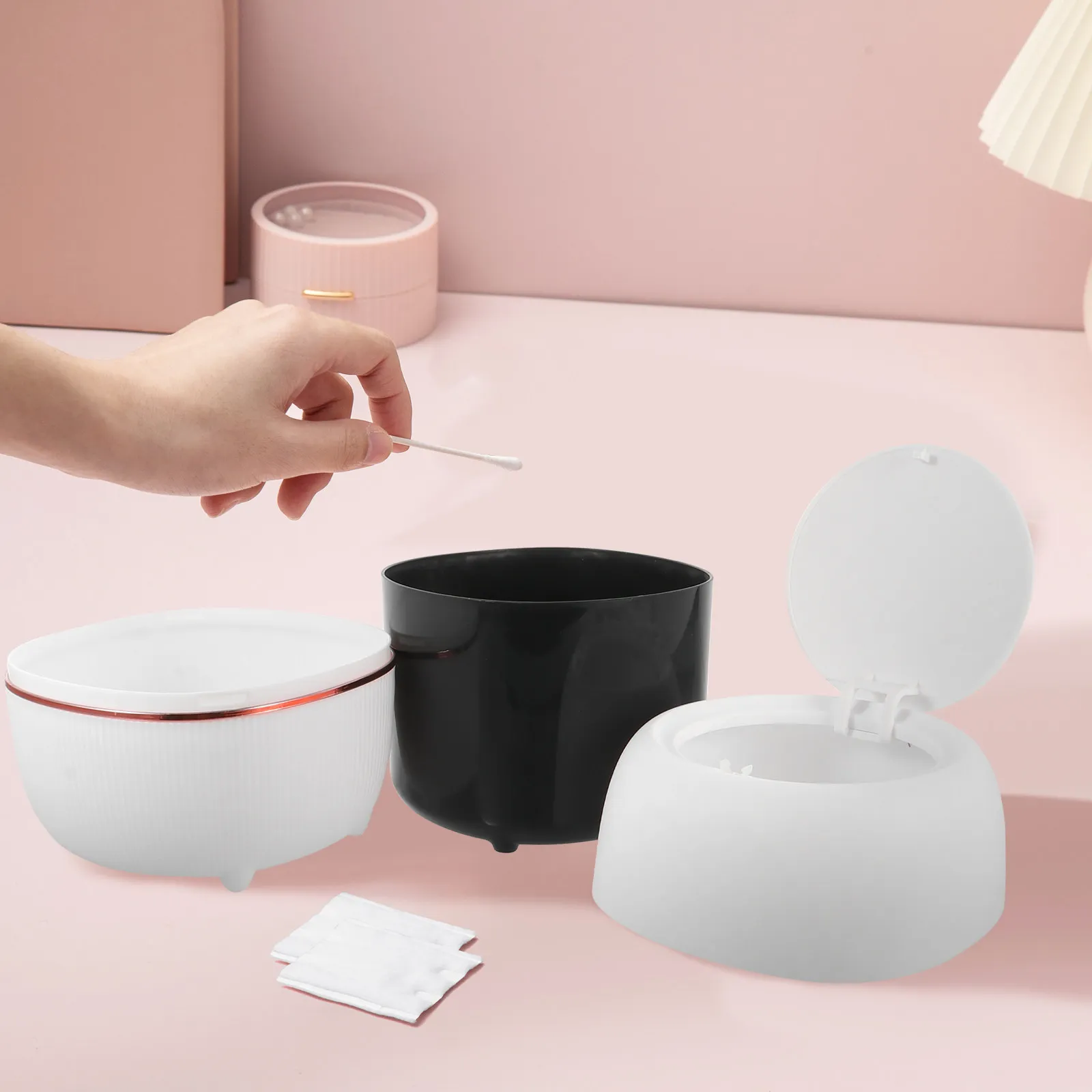 

Привлекательная настольная мини-корзина для мусора с крышкой из высококачественного безвкусного пластика для офисного стола и ванной комнаты