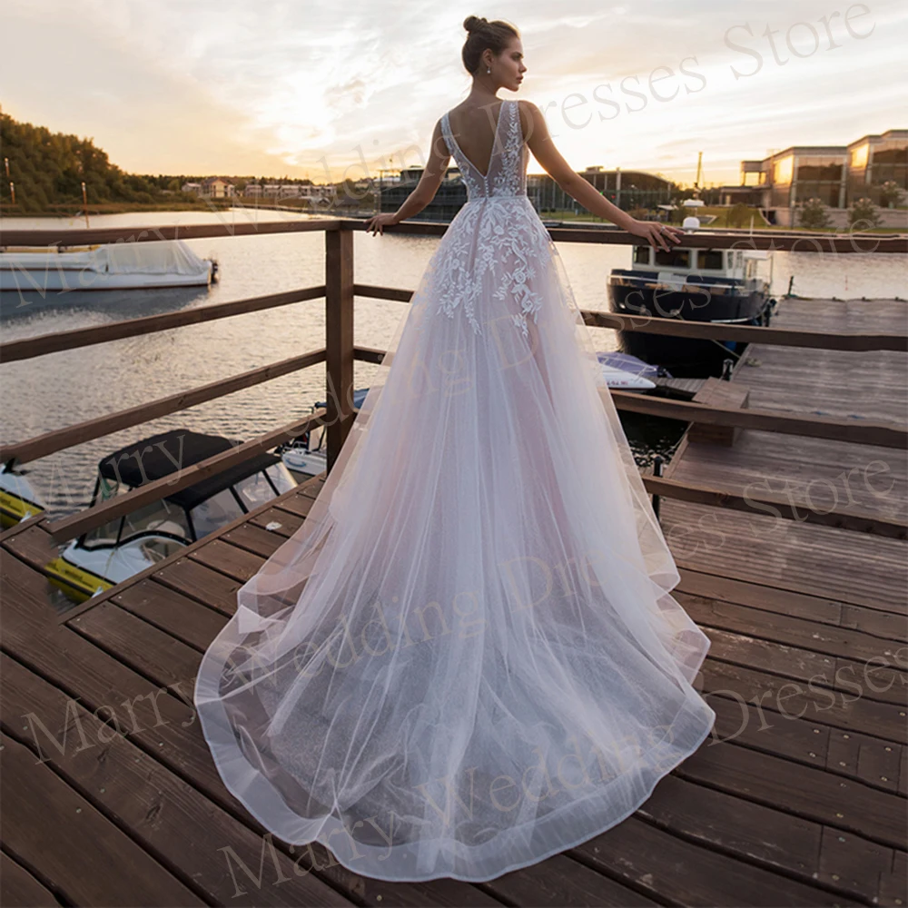 Faszinierende moderne eine Linie Frauen Brautkleider Vintage Spitze Applikationen V-Ausschnitt Brautkleider rücken frei ärmellose Robe de Mariée