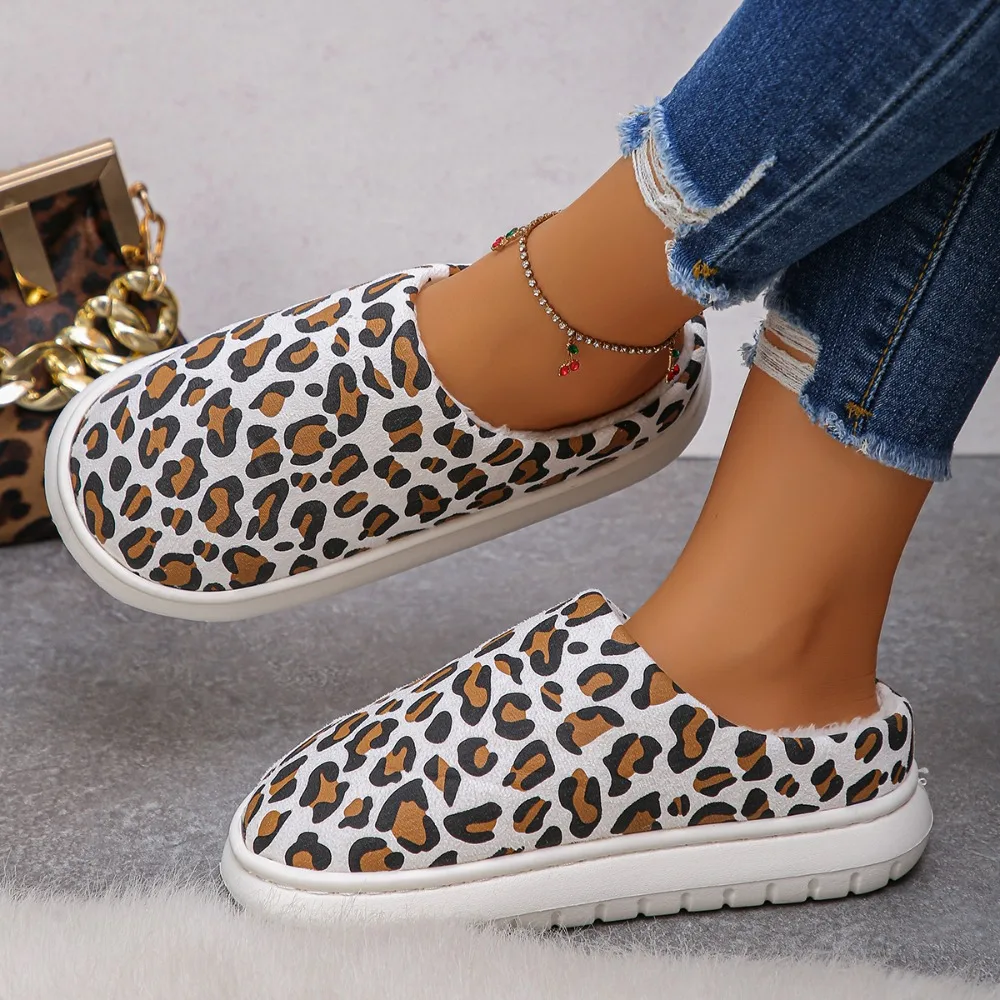 Zapatillas de mujer, nuevos zapatos planos cómodos de algodón, zapatillas con estampado de leopardo, botas de nieve de fondo plano y parte inferior gruesa, zapatillas deslizantes para mujer