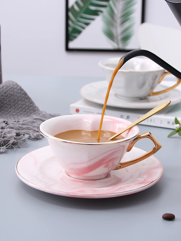 120 مللي النمط الأوروبي السيراميك فنجان القهوة طبق الإبداعية الرخام نمط بعد الظهر الشاي ضوء الفاخرة الحب على شكل قلب كوب مطلي مجموعة