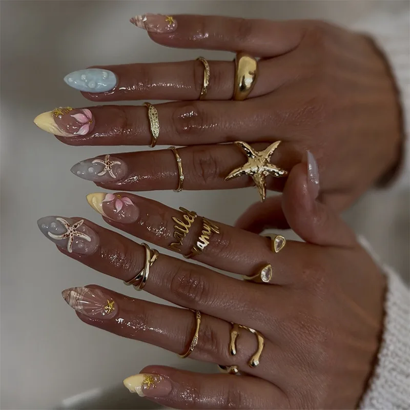 24個入り レオパード柄 シャイニーパウダー フレンチネイル フラワー スターフィッシュ フェイクネイル 付け爪 ミディアムアーモンド型 再利用可能 マニキュアチップ