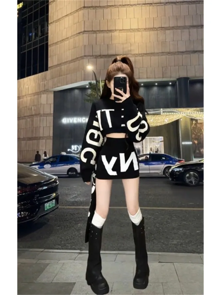 

Sexy Letter Print Two-Piece Set for Women in Bla High-Waisted Skirt Trendy Spring Collection Comfortable Long Sve Knitwear