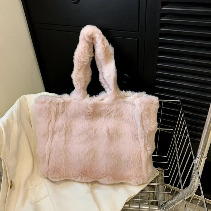 

Stylish Vintage Messenger Bag With Unique Design And Leather Finish Perfect For Casual Women And Leisure Use