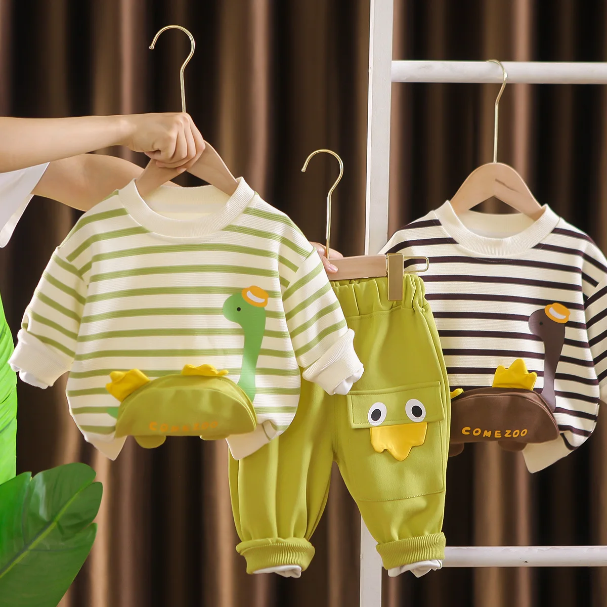 Ropa de otoño para niños, ropa para bebés de 2 a 3 años, jersey y pantalones de dinosaurio a rayas coreanas, conjunto de dos piezas, traje para niños 2024