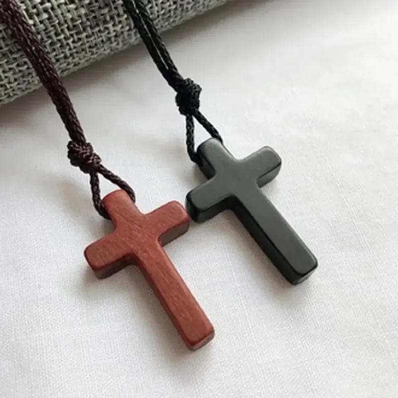 Collares con colgante de cruz de madera natural para mujeres y hombres, regalo hecho a mano de sándalo