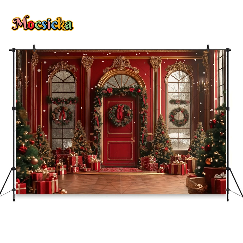 تصوير خلفية قصر عيد الميلاد الأحمر ، باب ونافذة ، هدية شجرة الكريسماس ، خلفية ذهبية لامعة ، غرفة شتوية ، طفل ، استوديو صور عائلي