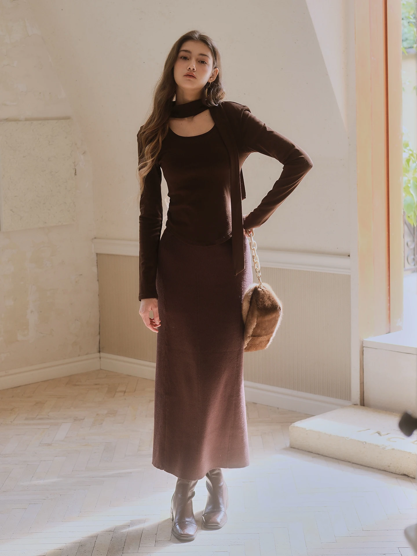 

Элегантный топ Peter Pan Uncle Winter с кружевной отделкой и декоративным поясом, а также юбка с разрезом и скрытым узором во французском стиле, длинный рукав.