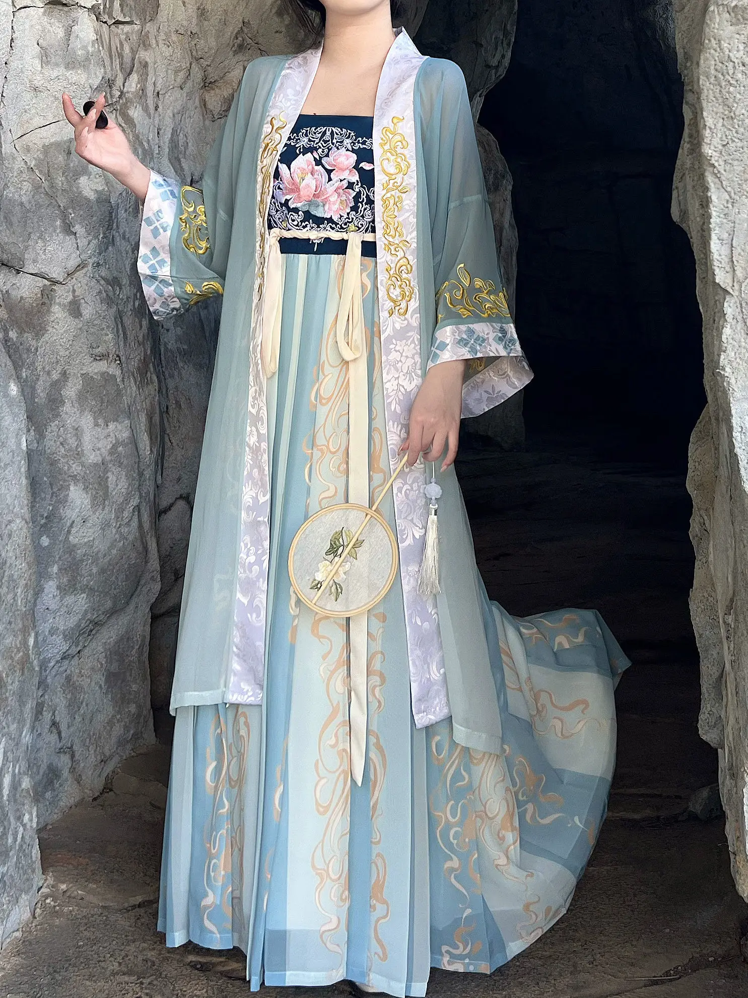 

Original authentic Chinese style gradient Song Dynasty Hanfu, 2-piece Hanfu set, jacket and skirt, print and embroidery combined