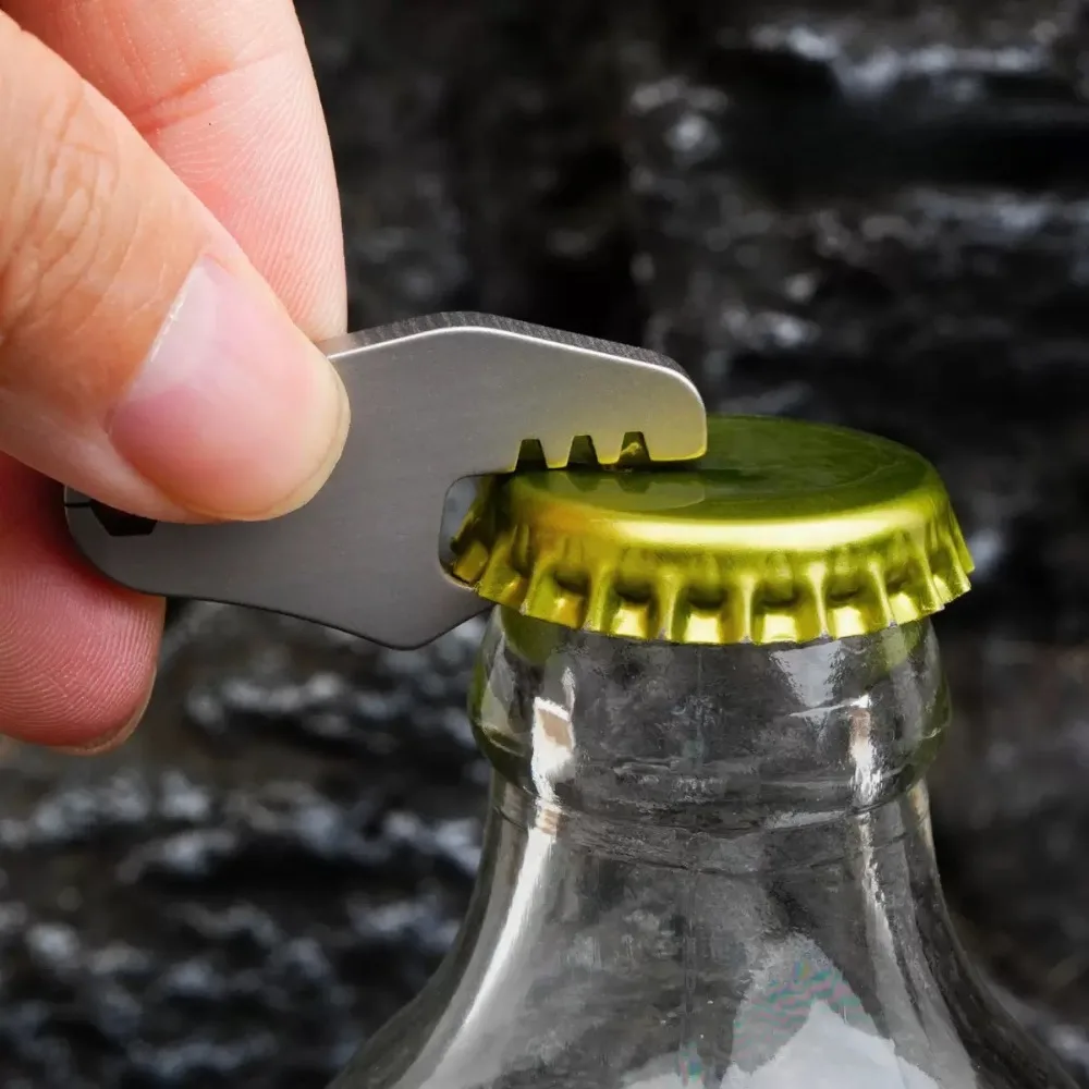 New Mini Titanium Alloy Pendant, Small Pry Bar, Keychain Pendant, Jewelry EDC Multifunctional Tool, Bottle Opener