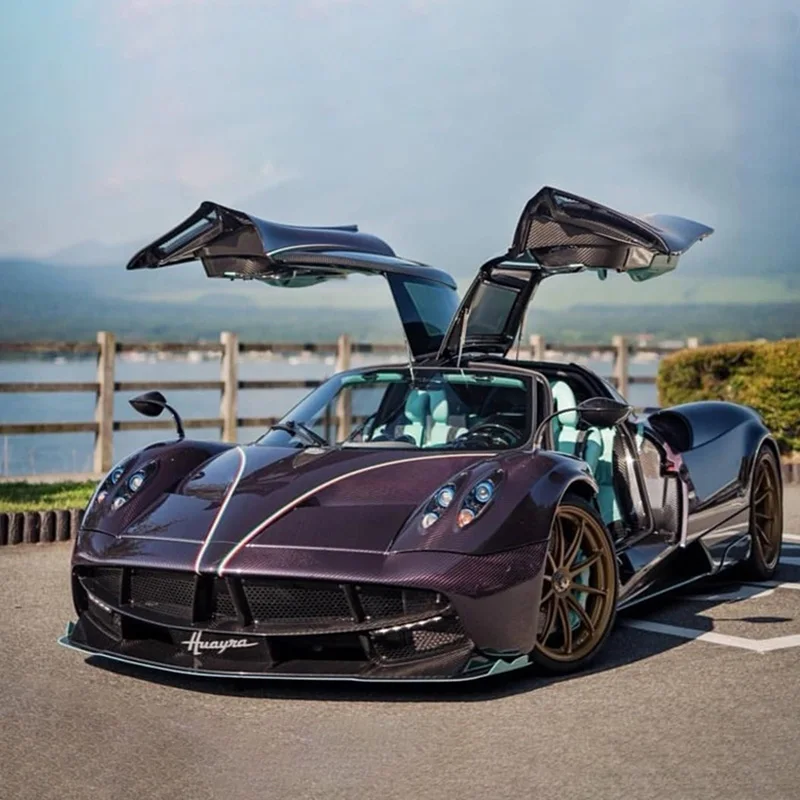 Super alloy sports car model, unique decorations for car center console, exquisite desktop ornaments, fun accessories