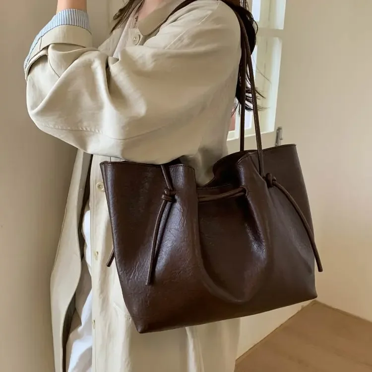 

Новая женская сумка-тоут 2026 года в стиле ретро: вместительная, универсальная, на плечо, с премиальным дизайном