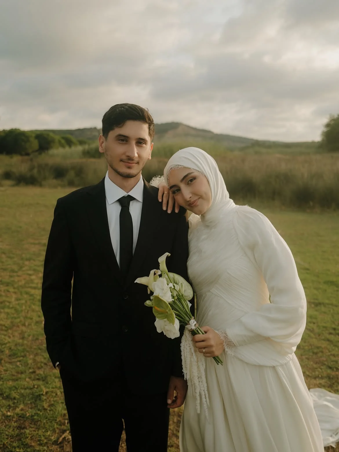 Xijun Modest Ivory Chiffon Evening Dresses Full Sleeves Pleated Long Wedding Gowns A-Line Formal Muslim Prom Dresses Customized