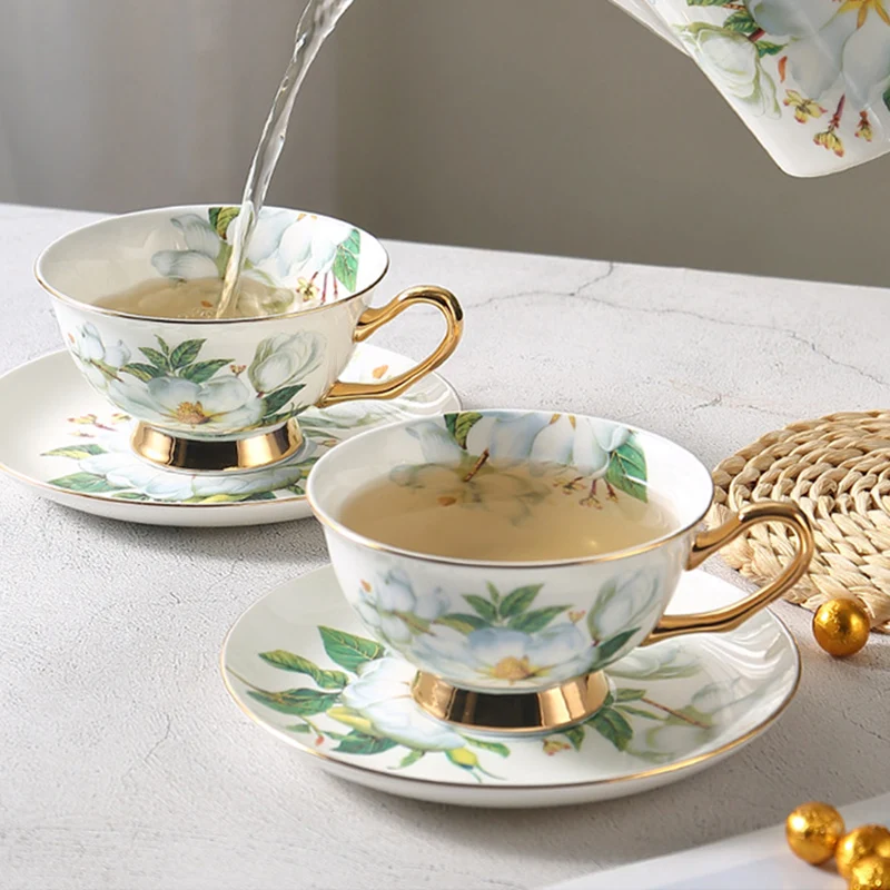 العظام الصين فنجان شاي وصحون مجموعة كلاسيكية الأزهار فنجان القهوة مع الصحن الذهب حافة الخزف بعد الظهر فنجان شاي لاتيه فناجين القهوة