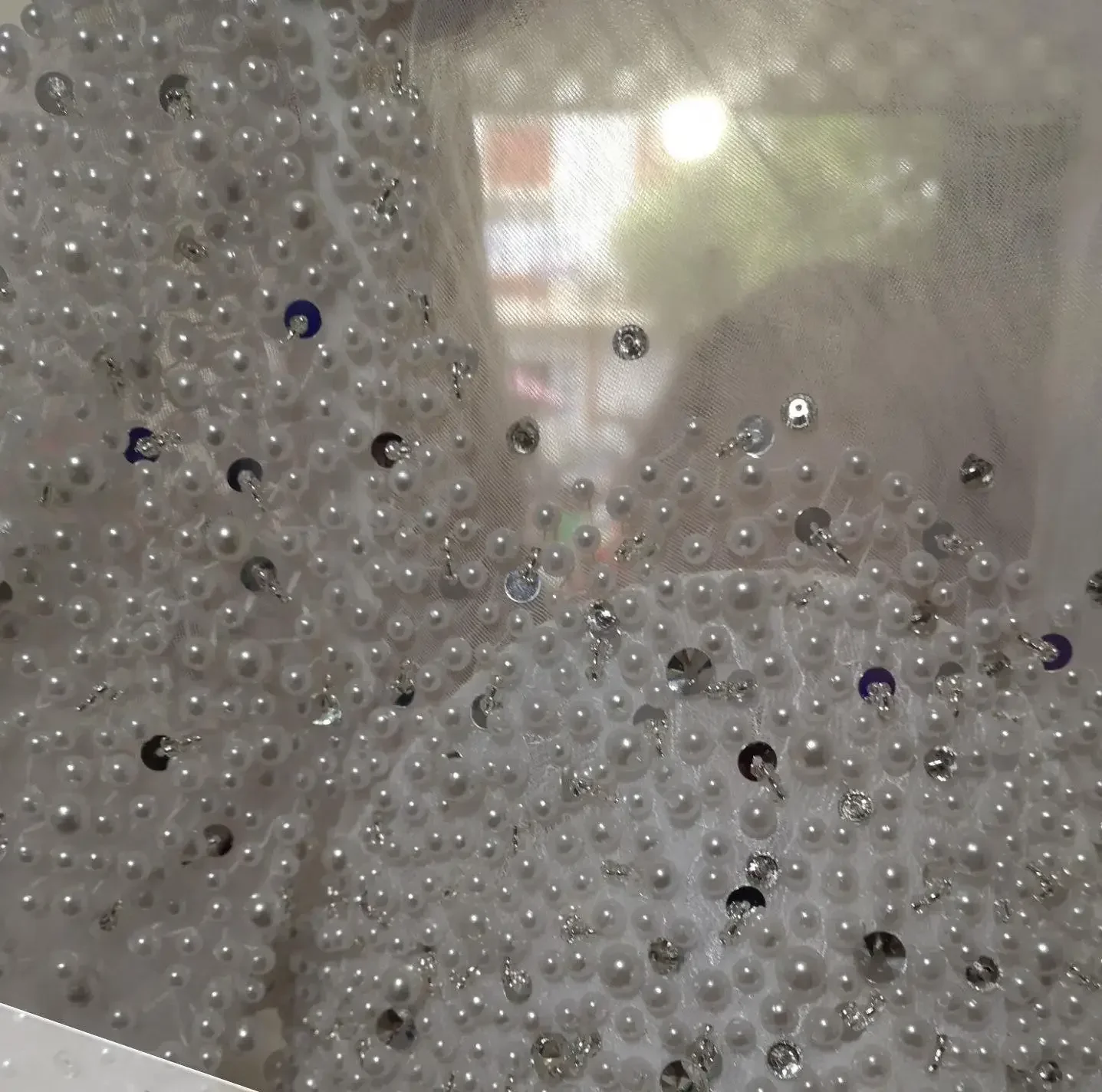 ชุดแต่งงานเจ้าสาวทรงบอลกาวน์ประดับมุกและลูกปัดแบบสั่งทำพิเศษ สไตล์ซาอุดิอาระเบีย คอซีทรูแขนยาว