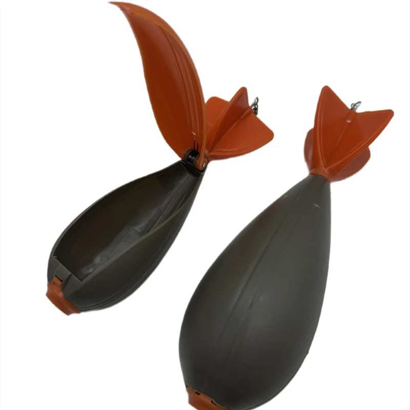 

Аксессуар для карповой рыбалки: устройство для заброса прикормки, кормушка, водная ракета, рыболовный спомб.