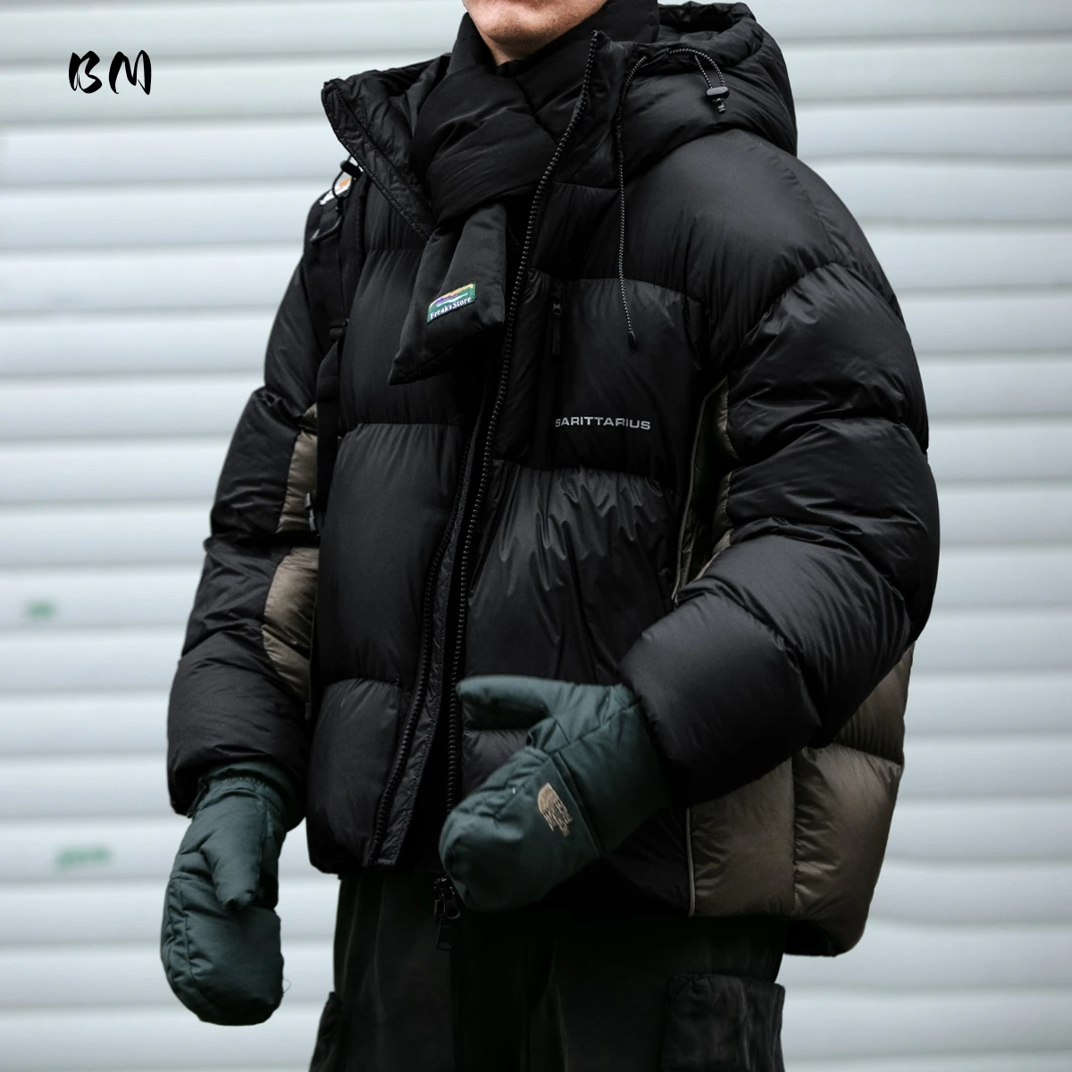 Piumino imbottito con cappuccio color block unisex per escursionismo all'aperto Piumino spesso leggero imbottito caldo antivento per coppie alla moda