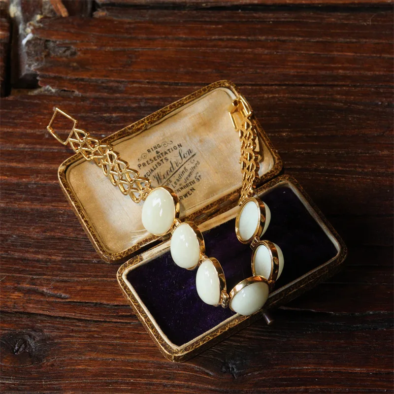 

Модные очаровательные женские браслеты высокого качества с позолоченными белыми драгоценными камнями, дизайнерские очаровательные роскошные женские браслеты с дворцовыми драгоценными камнями