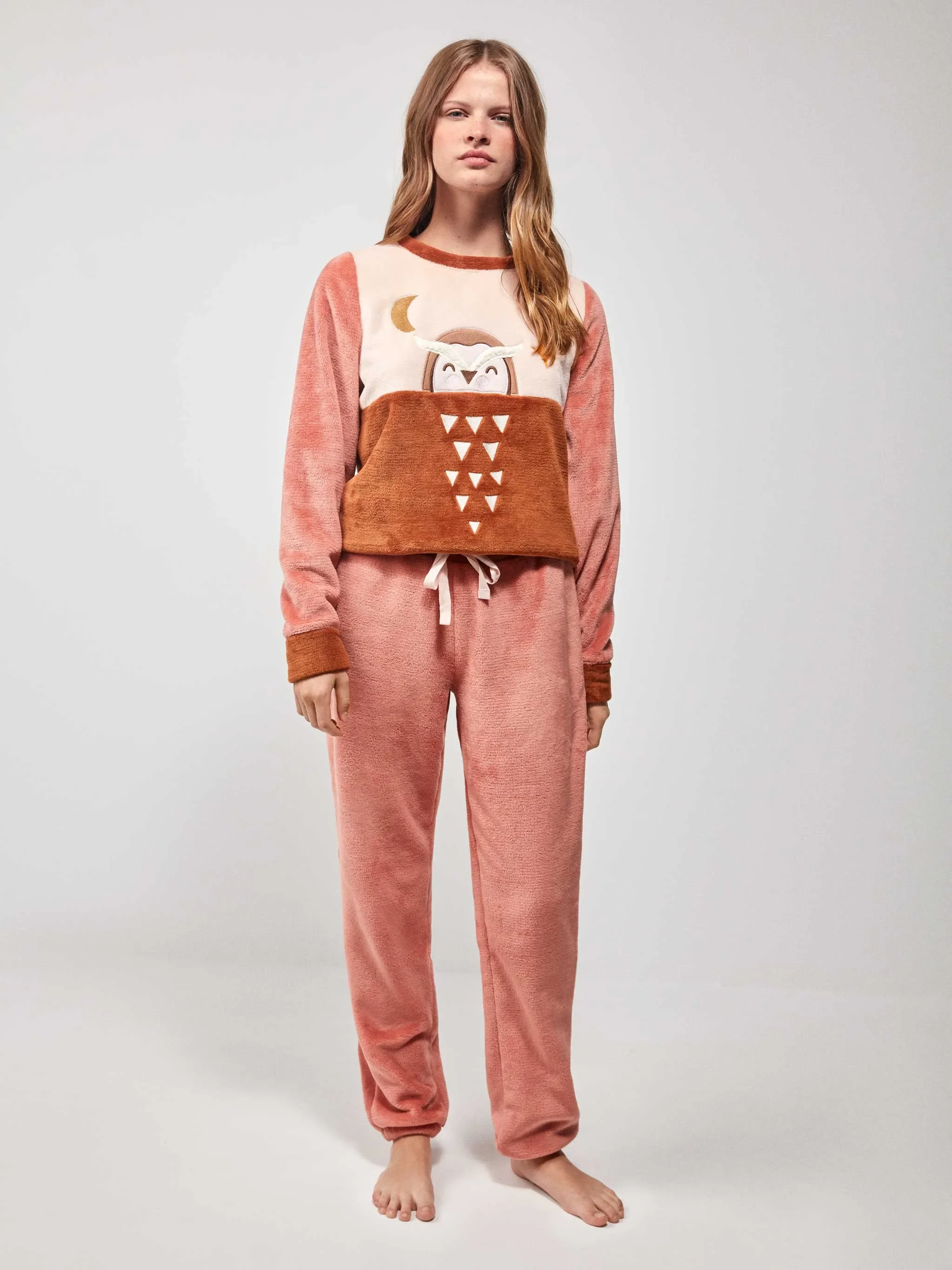 Gisela - Warm Plush Pajamas Set, perfect women's winter pajamas with long sleeve top featuring unique print and adjustable waist pants for cozy nights, ideal for comfort and style. #3