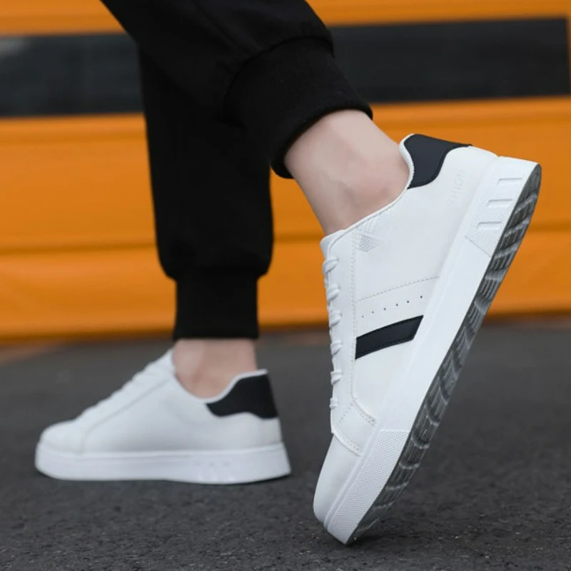 أحذية رجالية عادية بولي أحذية أحذية رياضية من الجلد كلاسيكية في الهواء الطلق تنفس حذاء مسطح منخفض أعلى الذكور المشي حذاء منصة حذاء رجالي أبيض
