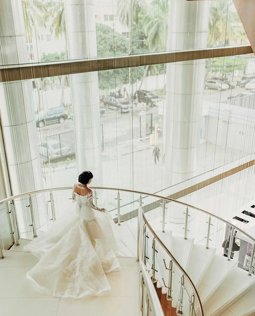 맞춤형 빈티지 쉬어 넥 아플리케 비즈 인어 웨딩 드레스 채플 트레인 로브 드 마리에 긴 소매 신부 가운