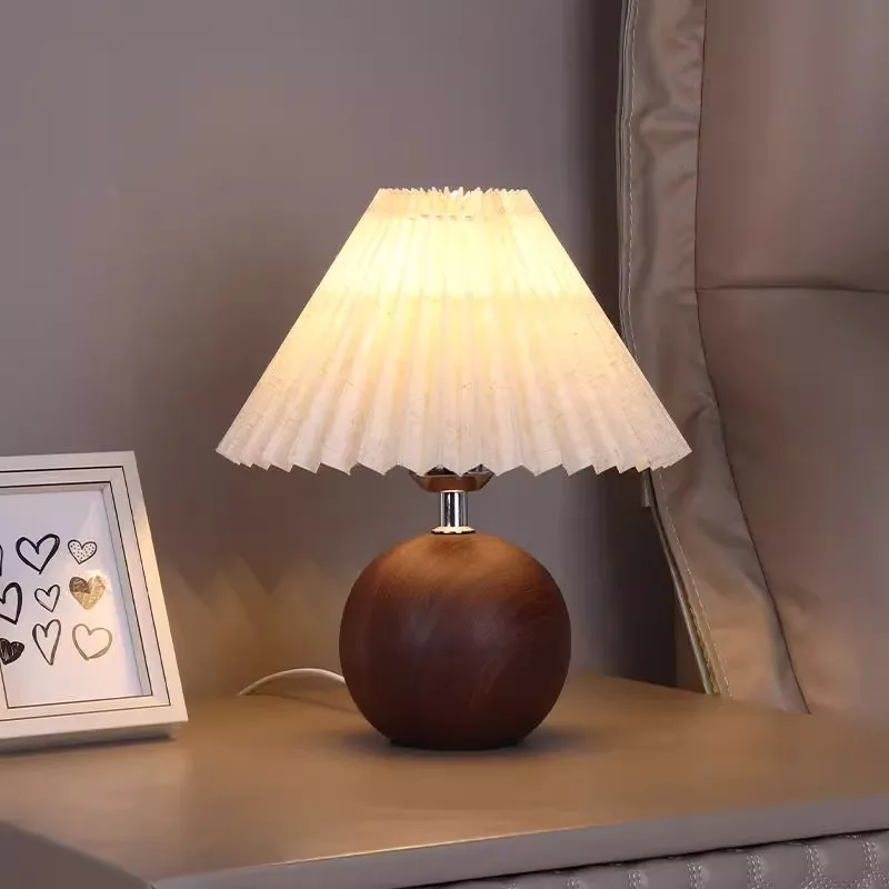 

Design pleated cloth bedroom bedside ceramic table lamp fashionable and popular living room sofa E27 table lamp