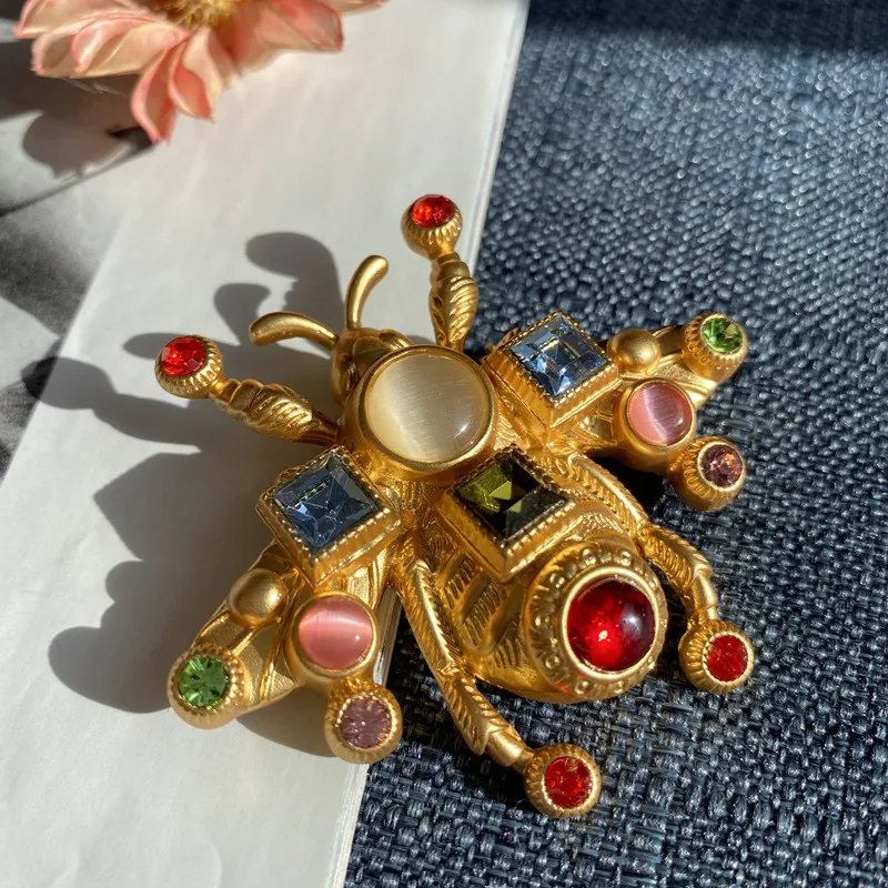 Heavy Industry Color Diamond Light Luxury Versatile Big Bee Brooch Coat Accessories