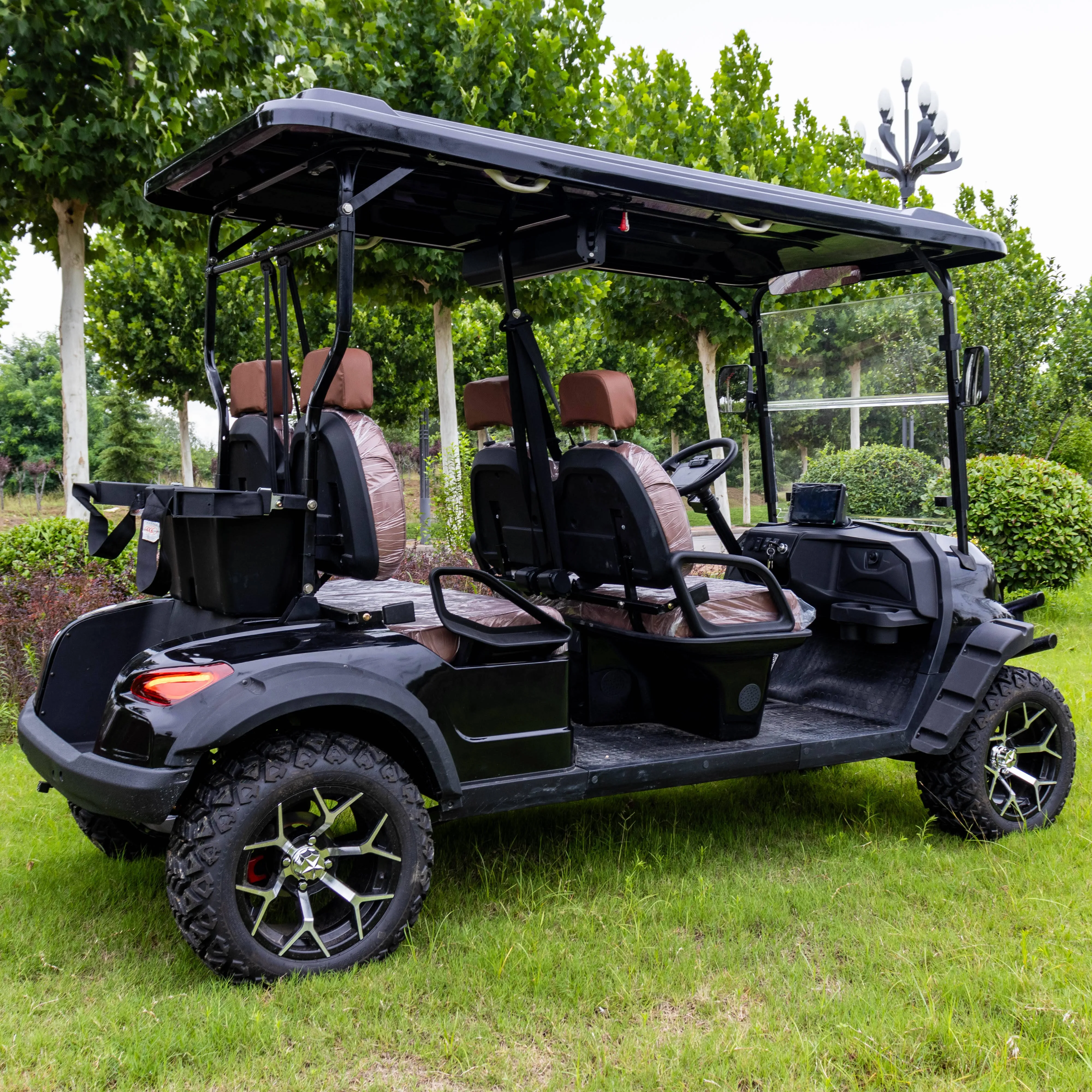 2025 Luxury 60V Multi-function Control Panel Golf Cart 4/6 Seat Lithium Ion Battery 4*4 Off-road Hunting Electric Golf Cart